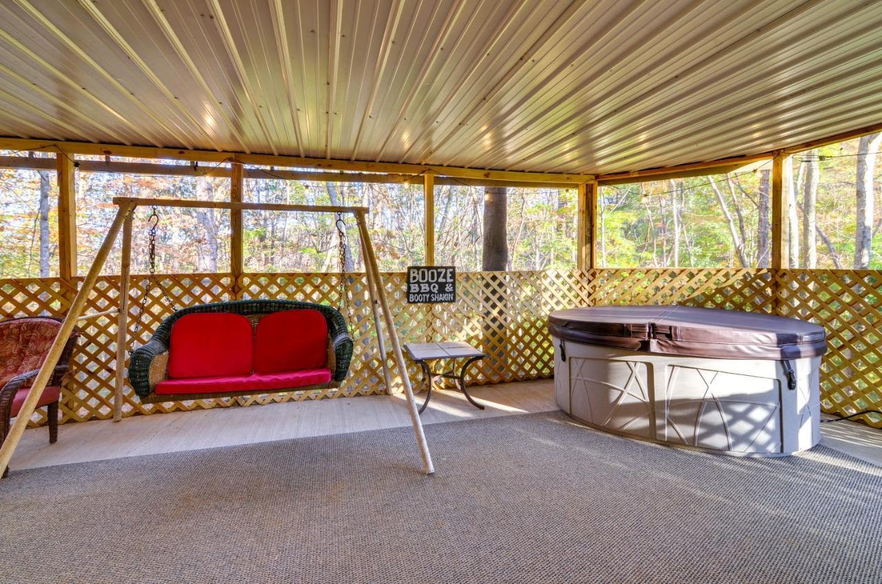 Burnside Resort Cabin With Hot Tub And Outdoor Spots! Exterior photo
